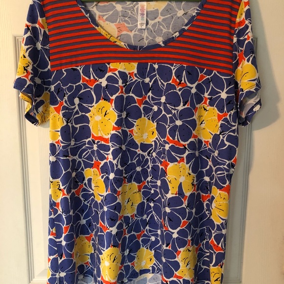 Lularoe Classic Tee - Picture 5 of 7